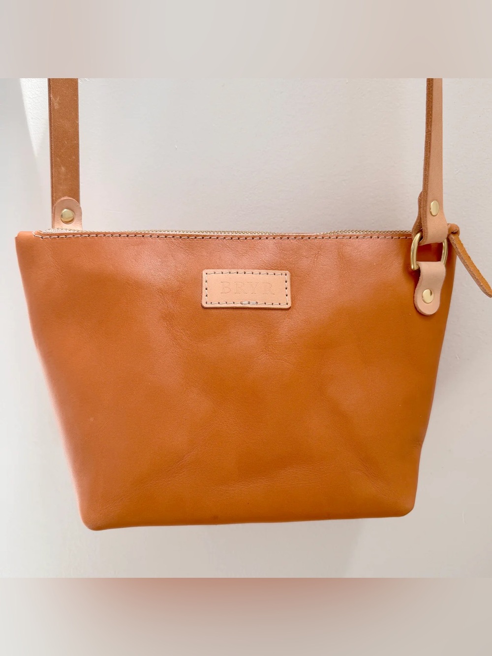 Bryr Leather Crossbody Bag Whiskey NWT in original box - Picture 2 of 5